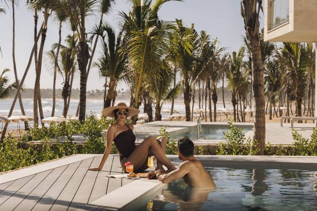 Private Pool Suite