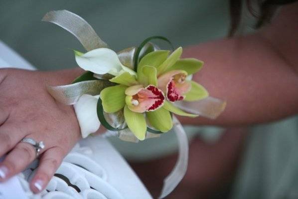 Karen Flower Wedding Rings