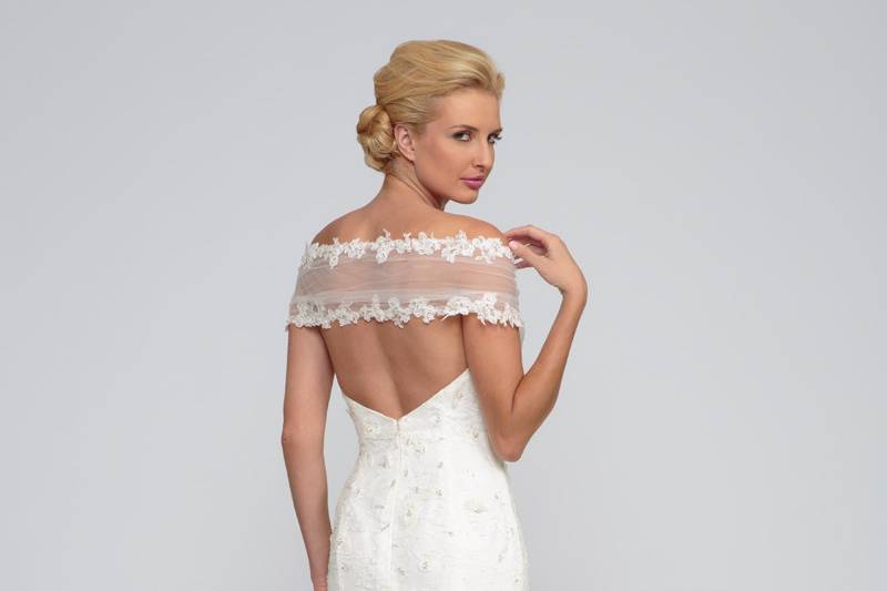 Jennifer	Chantilly Lace and Caviar Beading.  Trumpet gown with organza underlay.  Strapless sweetheart neckline bodice with embroidered  applique lace, sik organza rosettes and accented with scattered caviar beading.  Detachable tulle and lace shrug.