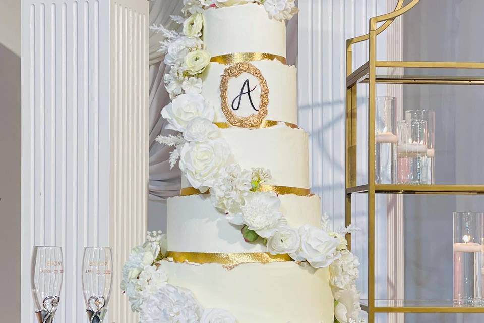 Gold & White Buttercream