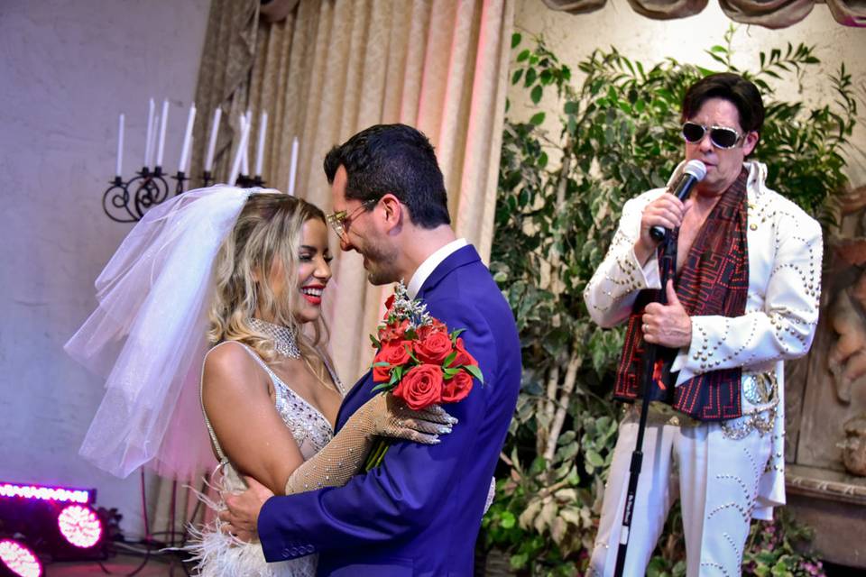 Elvis sings and marries!