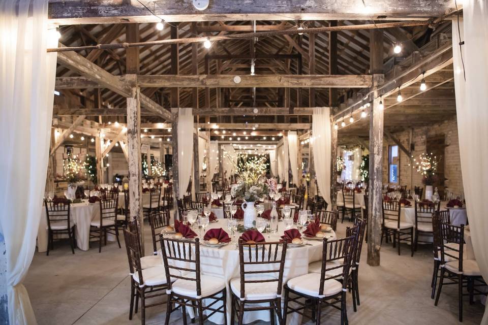 Barn table setting designs