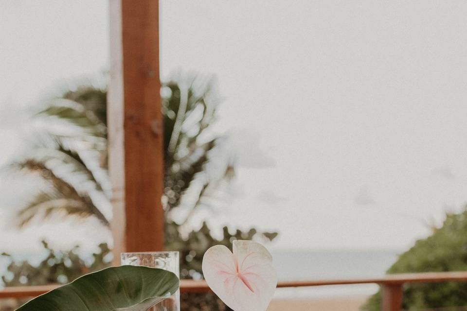 Sweetheart Beach Outdoor Tabl