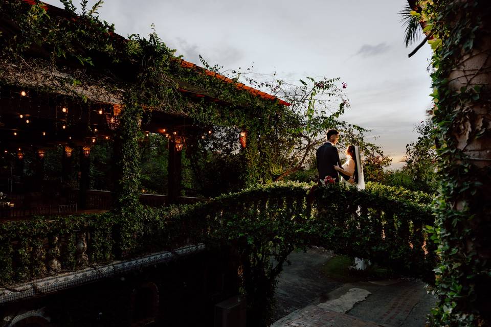 Hacienda Siesta Alegre Library