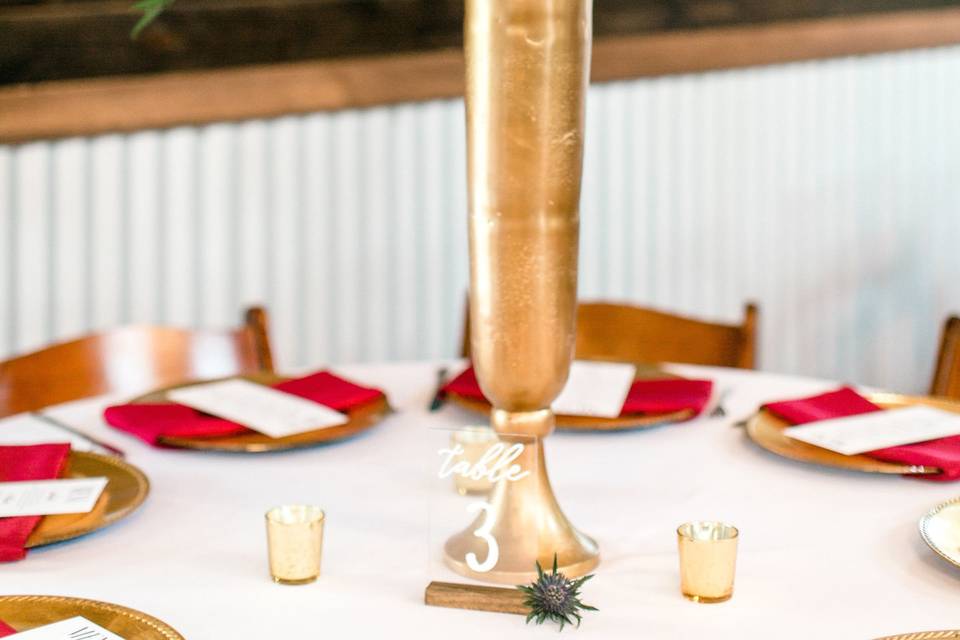 Large centerpieces - White & Wood Photography