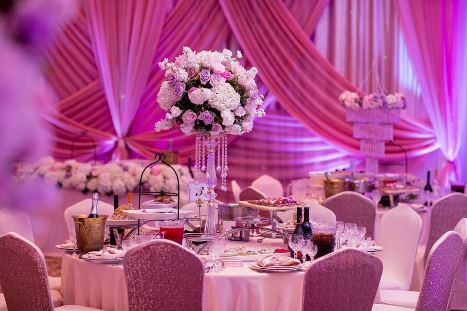 From fresh flowers, to stylish draping, lightning, and memorable linen and chair covers , we do everything to impress!