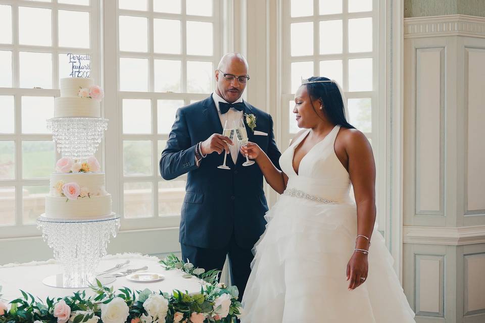 Angela + Ronald, cake cutting