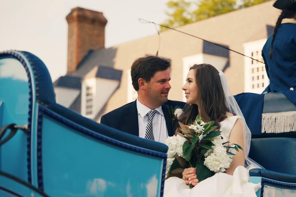 Molly + Jordan, carriage ride