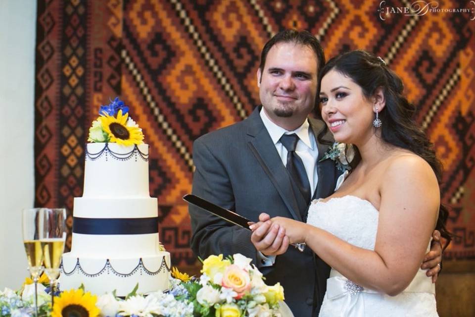 Cake with sunflowers