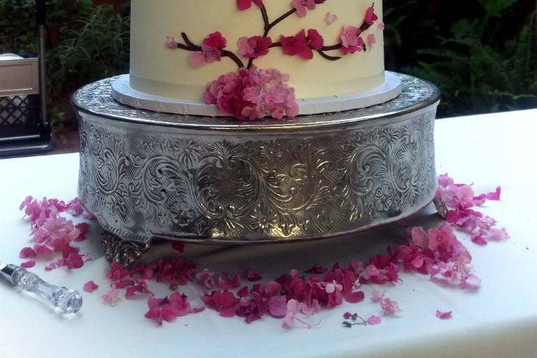 White cake with pink flowers