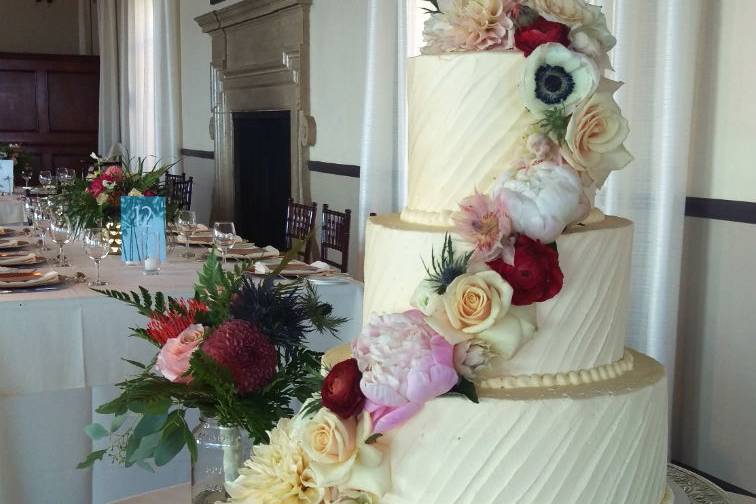 Kissing couple beside cake