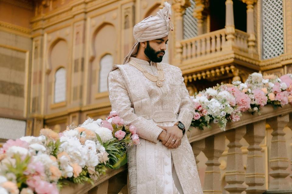 Groom pose