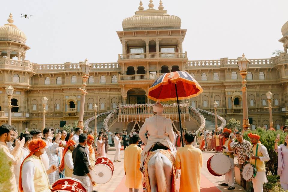 Groom entry