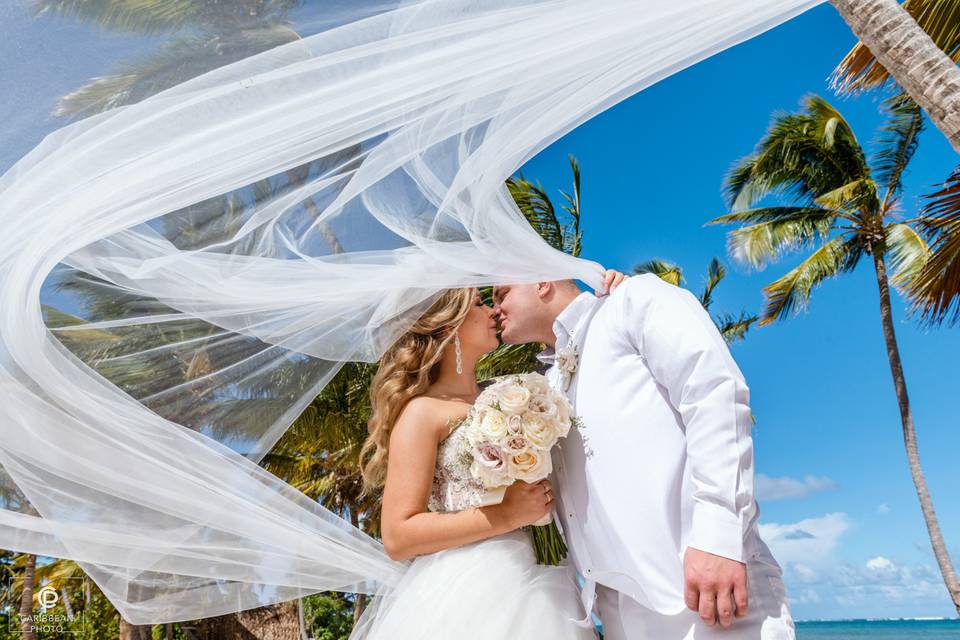 Beach wedding by CaribbeanPhot