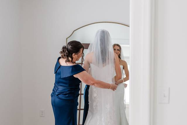 bride-prep-at-watervale-ridge.jpg