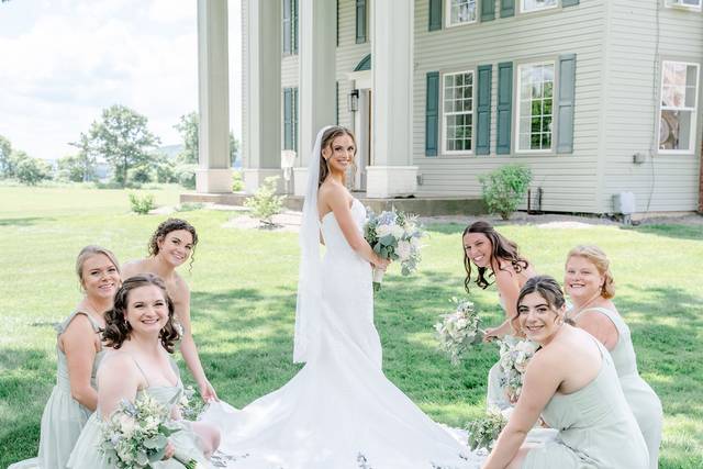 bridesmaids-at-watervale-ridge.jpg