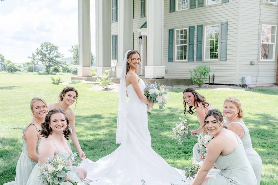 bridesmaids-at-watervale-ridge.jpg