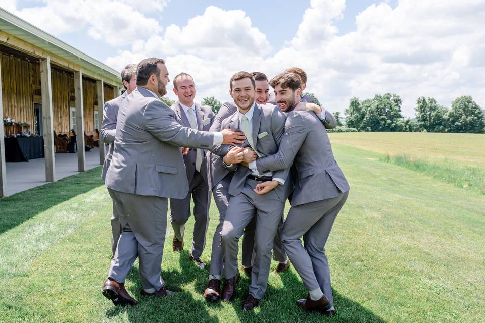 groomsmen-syracuse-wedding-photo.jpg