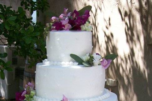 Elegant wedding cake