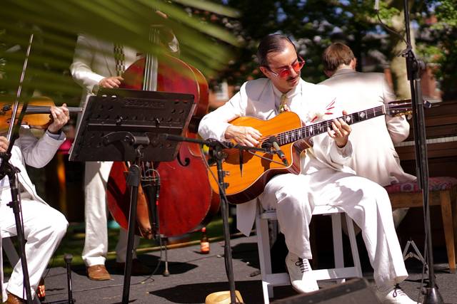 Picking some great jazz