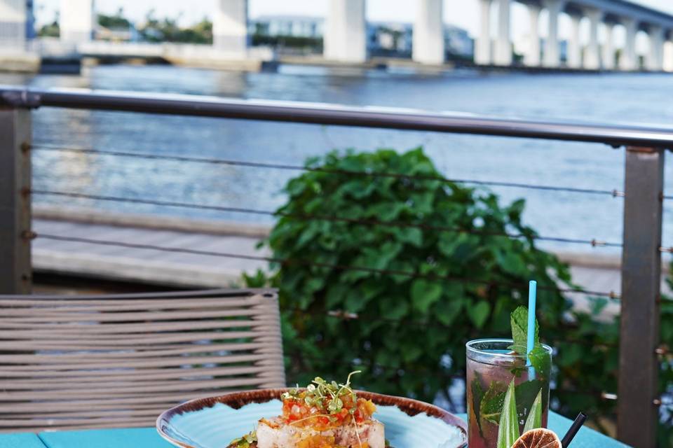 Hudsons on the River