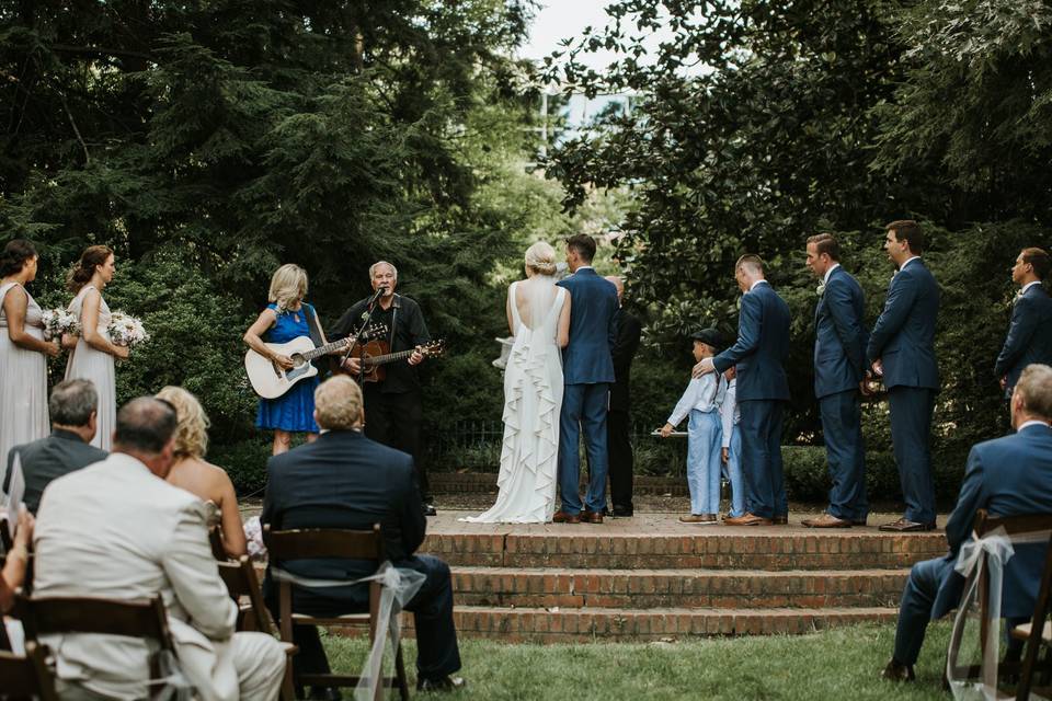 Wedding at the Dixon Gardens in Memphis, Tennessee