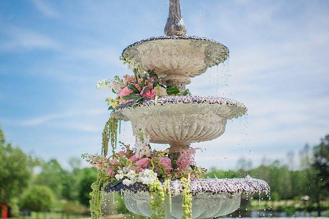 Fountain with roses