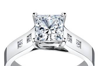 Classing diamonf ring