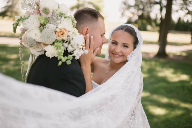 August | Mario Oliverto