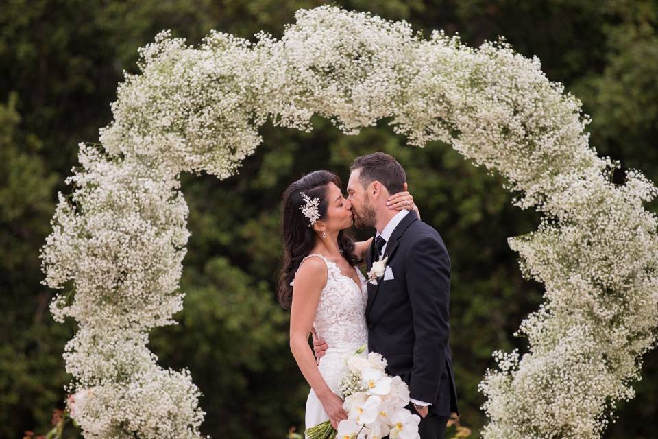 Ceremony kiss