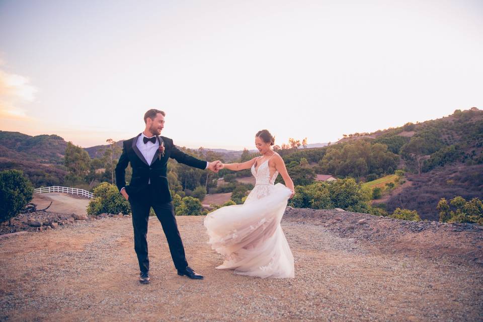 Private elopement - dancing