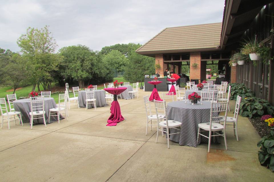 Outdoor table setting