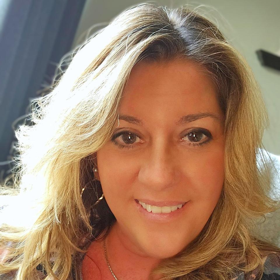 Daneen Harrison "Dee"