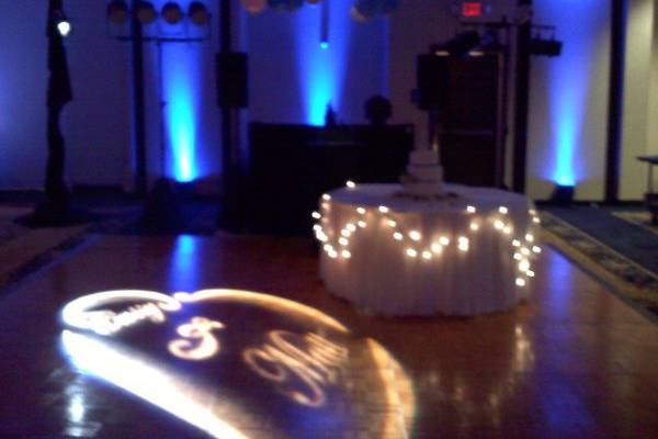 Wedding cake lighting