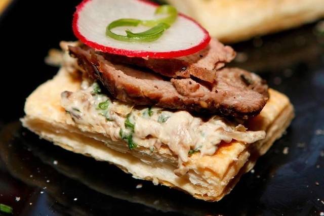 Beef wellington crostini