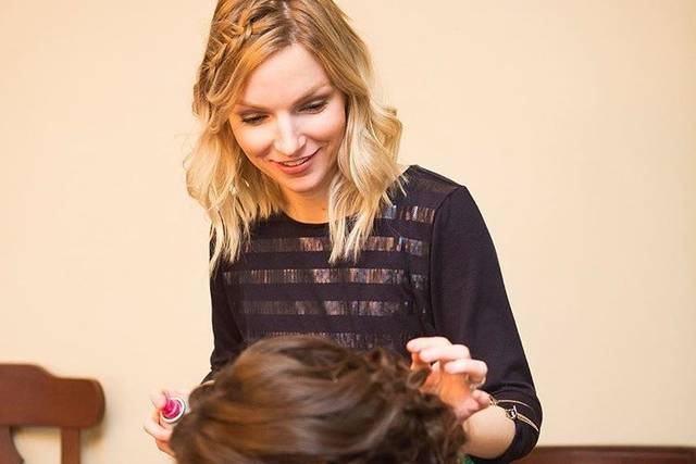 Bride and her hairstylist