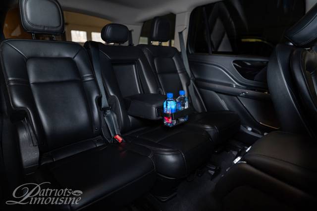 2 .Lincoln Aviator_2.jpg