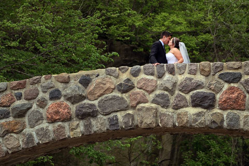 Bridge kiss Brian L Garman Photography