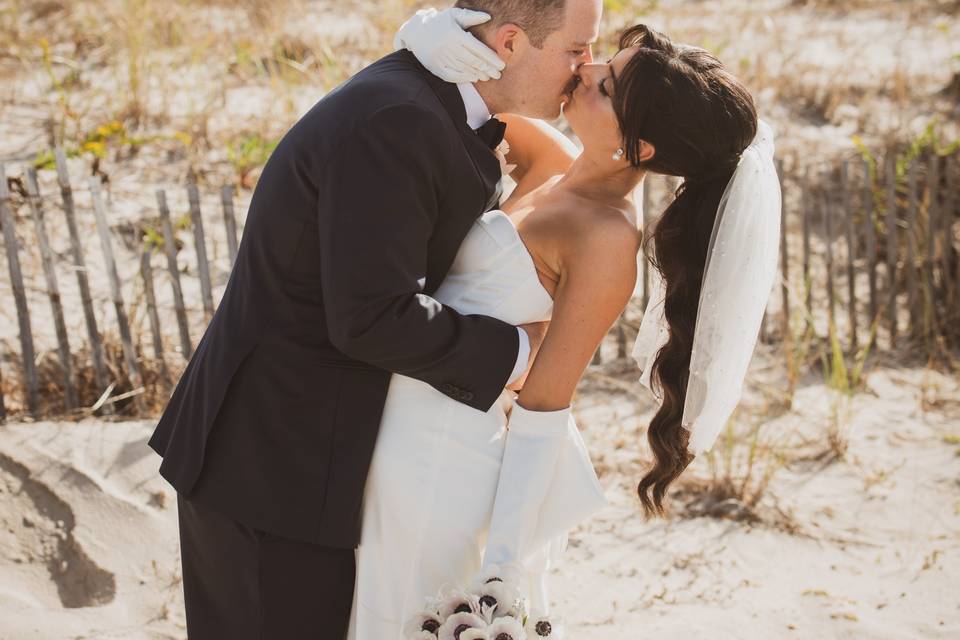 Kiss on the Dunes