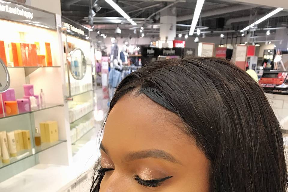 Dominique looks so gorgeous for her prom!