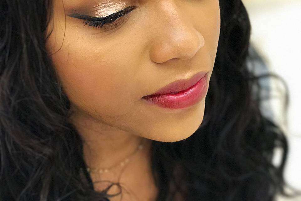 Let's see her look from a different view. Still breath taking!!