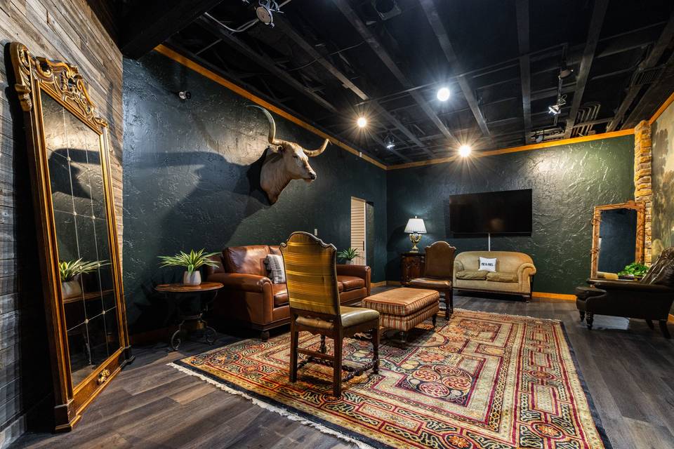 Groom's Lounge