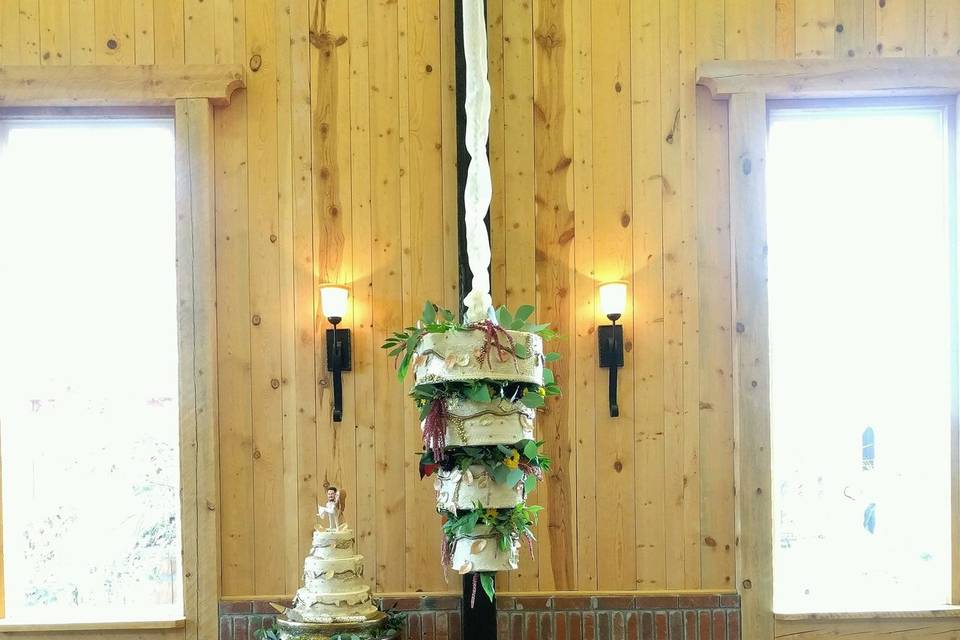 A Hanging Chandelier Cake!