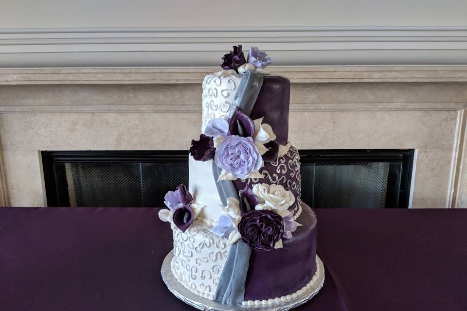 Wedding cake with summer flowers