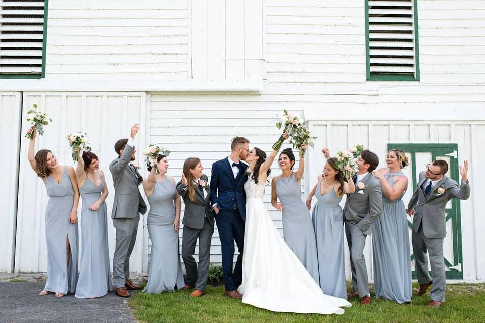 The wedding party celebrates - Jen Neal Photography