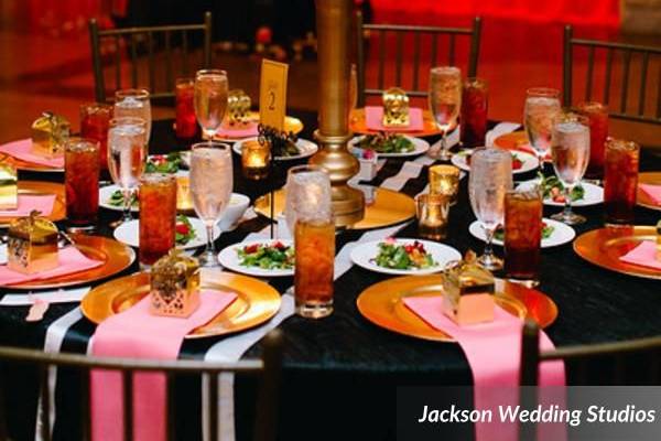 Black table linens | Photography by Jackson Wedding Studios