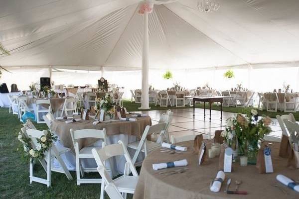 Beige table linen | Photography by Joann Arruda Photography