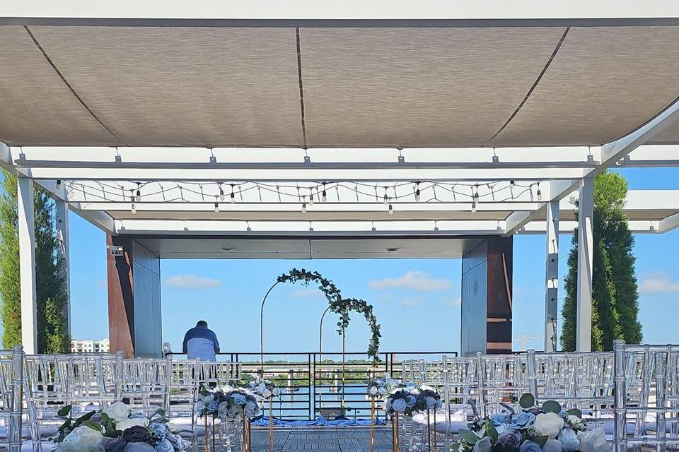Gold blue and white aisle