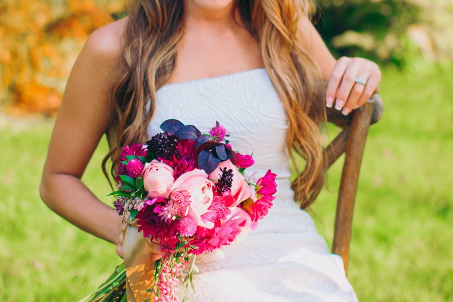 Bride holding a pink bouquet