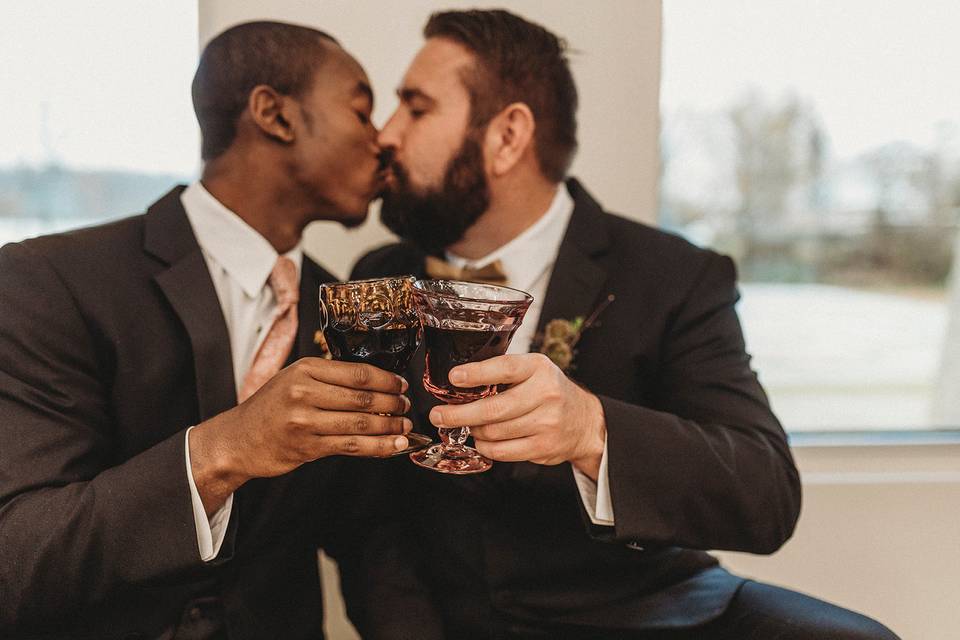 A kiss and a toast